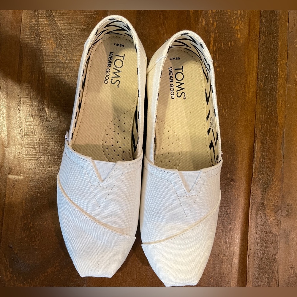 Toms White Canvas Flats Espadrille Style